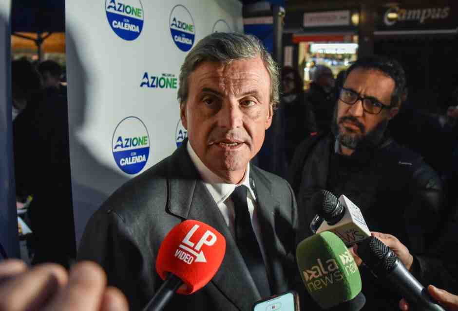 Calenda: "Dopo Tavares si dimetta anche Urso. Elkann venga in Parlamento a spiegare i piani di Stellantis”