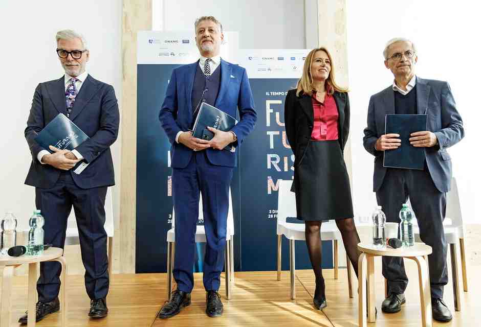 La grandeur futurista alla Gnam tra liti di Osho e abiti vinaccia