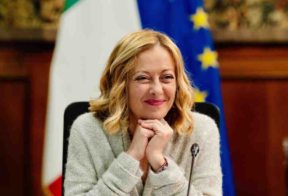 L'officina Meloni-Elkann. L'uscita di Tavares altra "prova d'amore" per Meloni che sogna di scalzare la Cgil di Landini