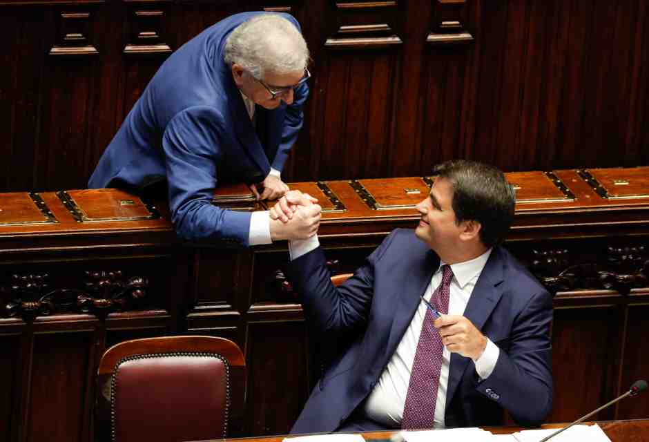 Foti per Fitto, Bignami per Foti: Meloni scopre di avere la panchina corta