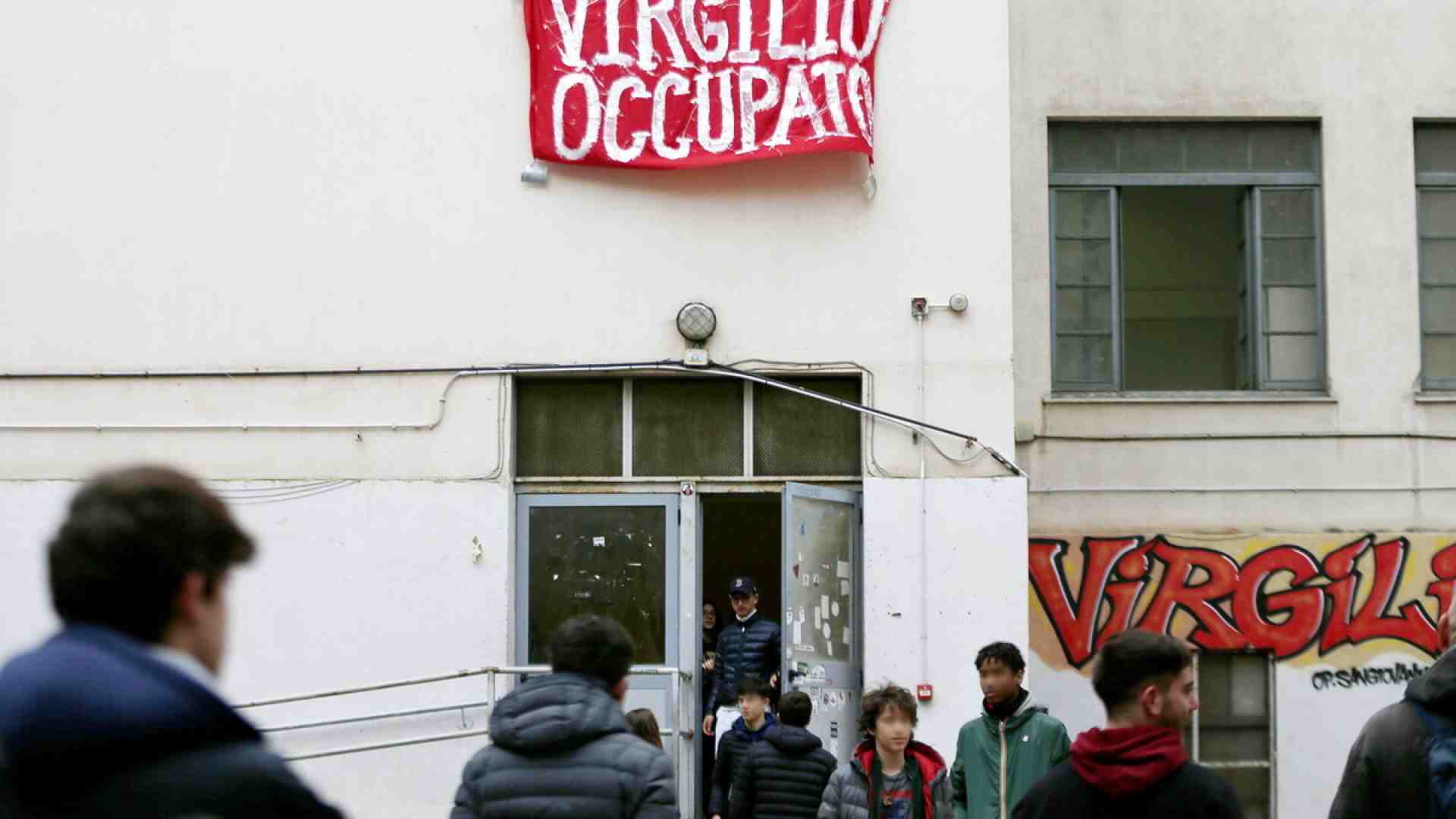 Viva la preside del Virgilio che fa un sit-in per difendere la libertà di fare scuola