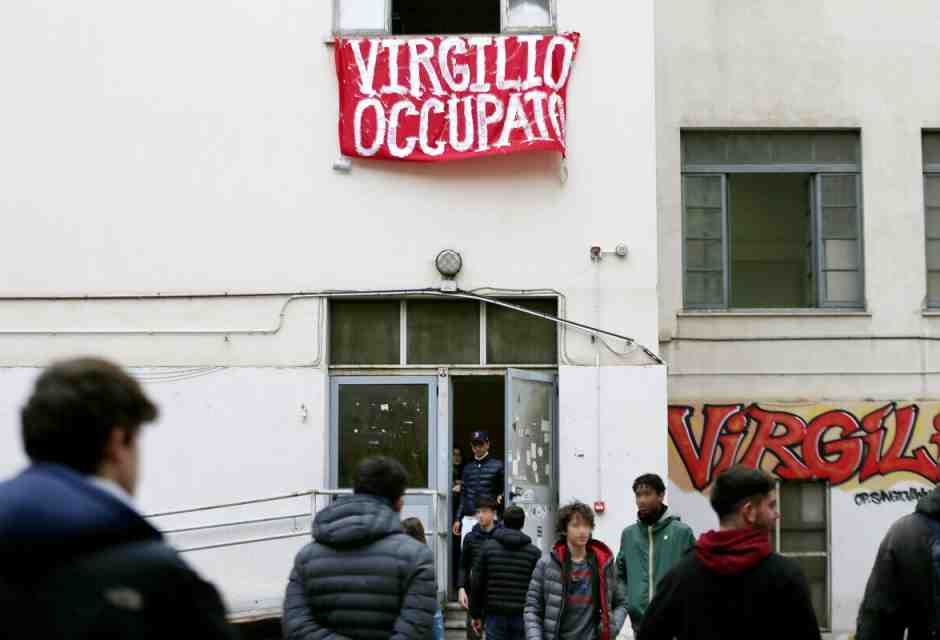 Viva la preside del Virgilio che fa un sit-in per difendere la libertà di fare scuola