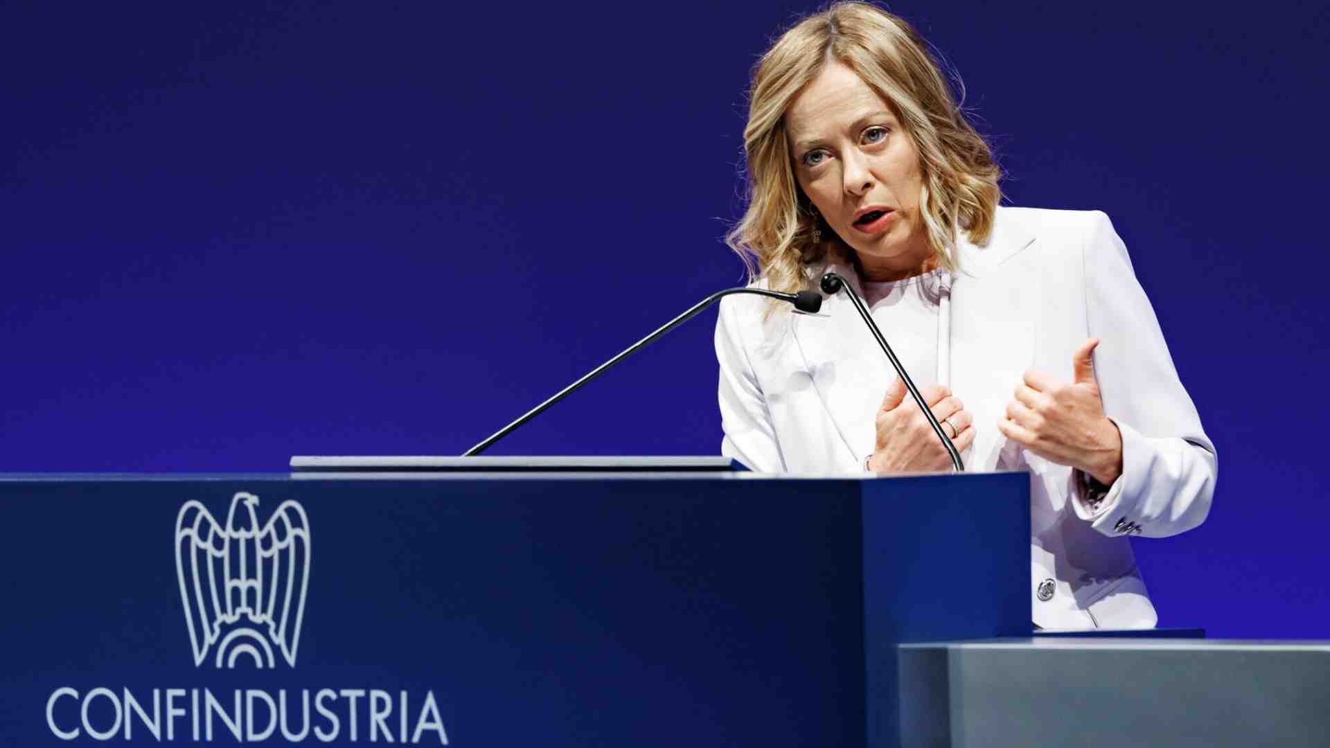 Il Sole (24 ore) di Meloni. Le manovre di Confindustria, il risiko in Luiss e l'età Caltagirone