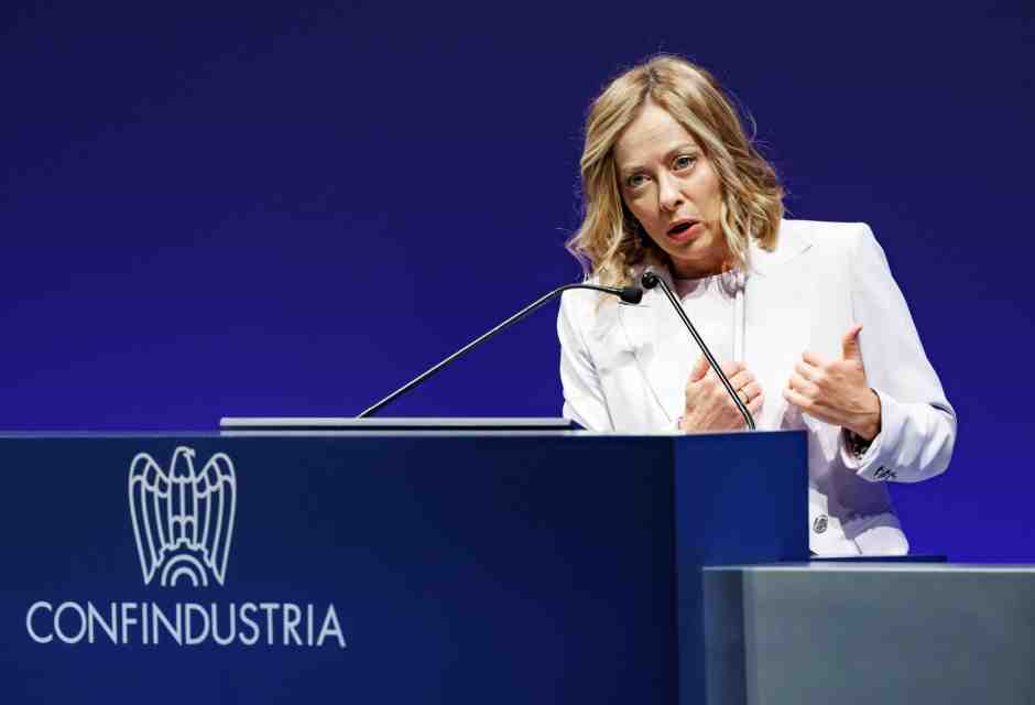 Il Sole (24 ore) di Meloni. Le manovre di Confindustria, il risiko in Luiss e l'età Caltagirone