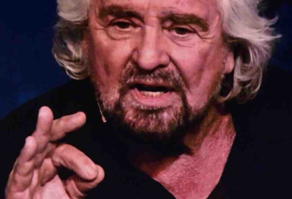 La guerra di Grillo a Conte passa da uno show nei teatri sulla fine del M5s