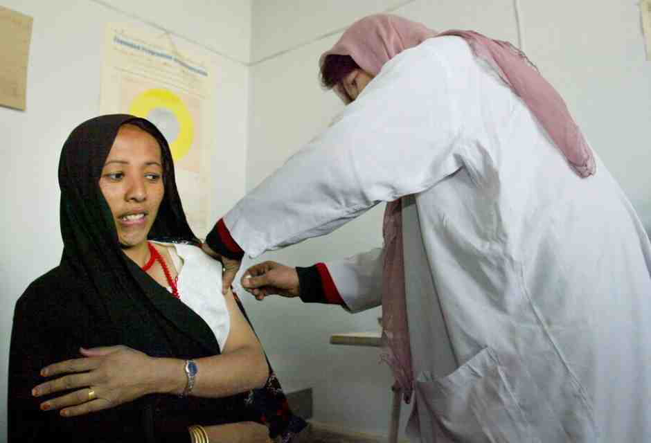 I talebani vietano alle donne afghane anche i diplomi da infermiere