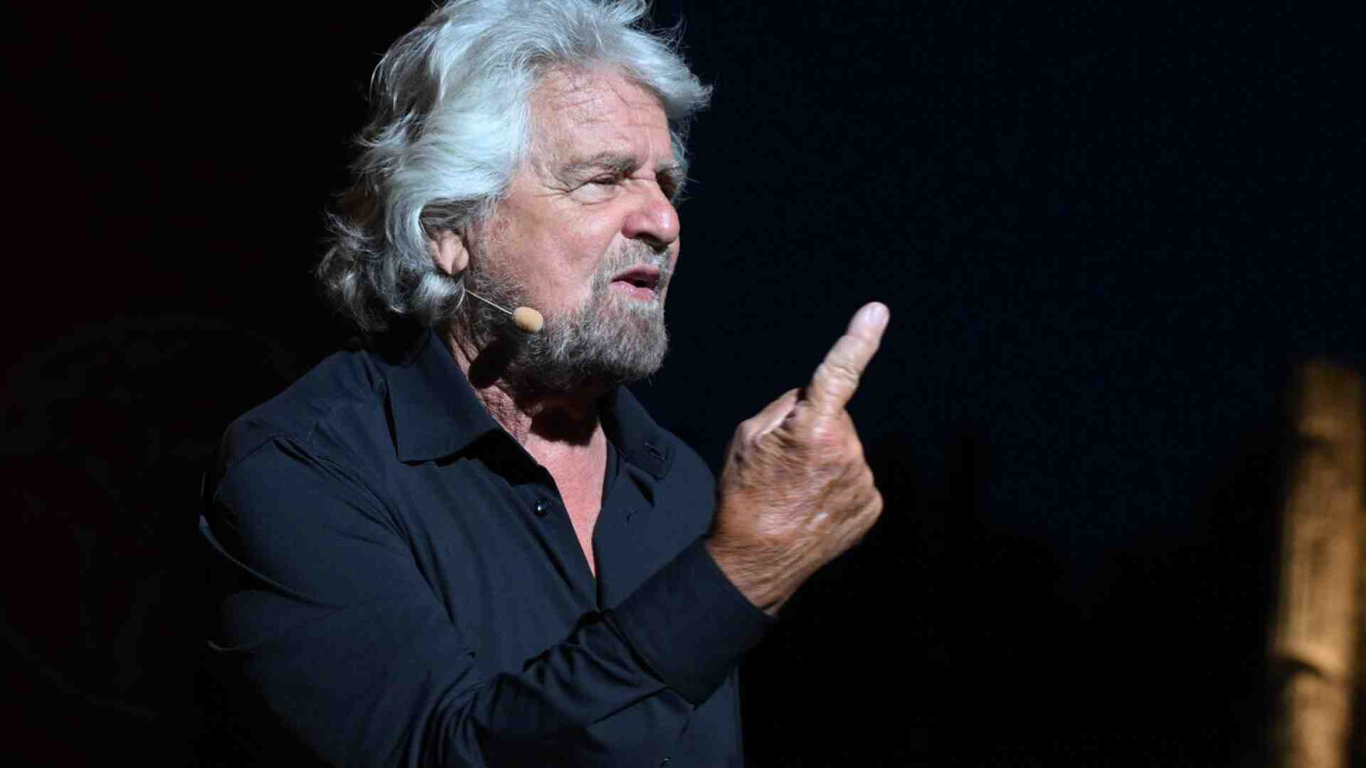 La lettera di Grillo a Schlein: "Venga a prendersi Conte: è l'uomo giusto per il Pd"