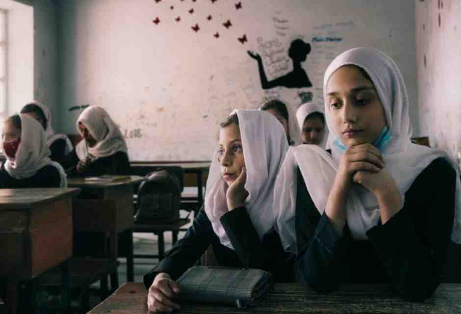 I ritiri, la pace e il filo nero che lega le donne afghane cancellate e la difesa di Kyiv