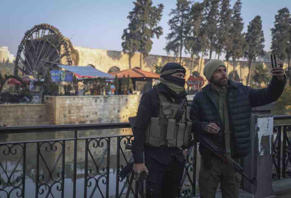 Il regime di Damasco è isolato, molti siriani si uniscono alla rivolta. La Russia ai suoi cittadini: andatevene