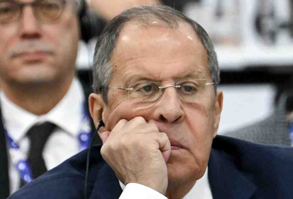 A Malta, il ministro russo lancia accuse e ripete bugie. La protesta di alcuni europei