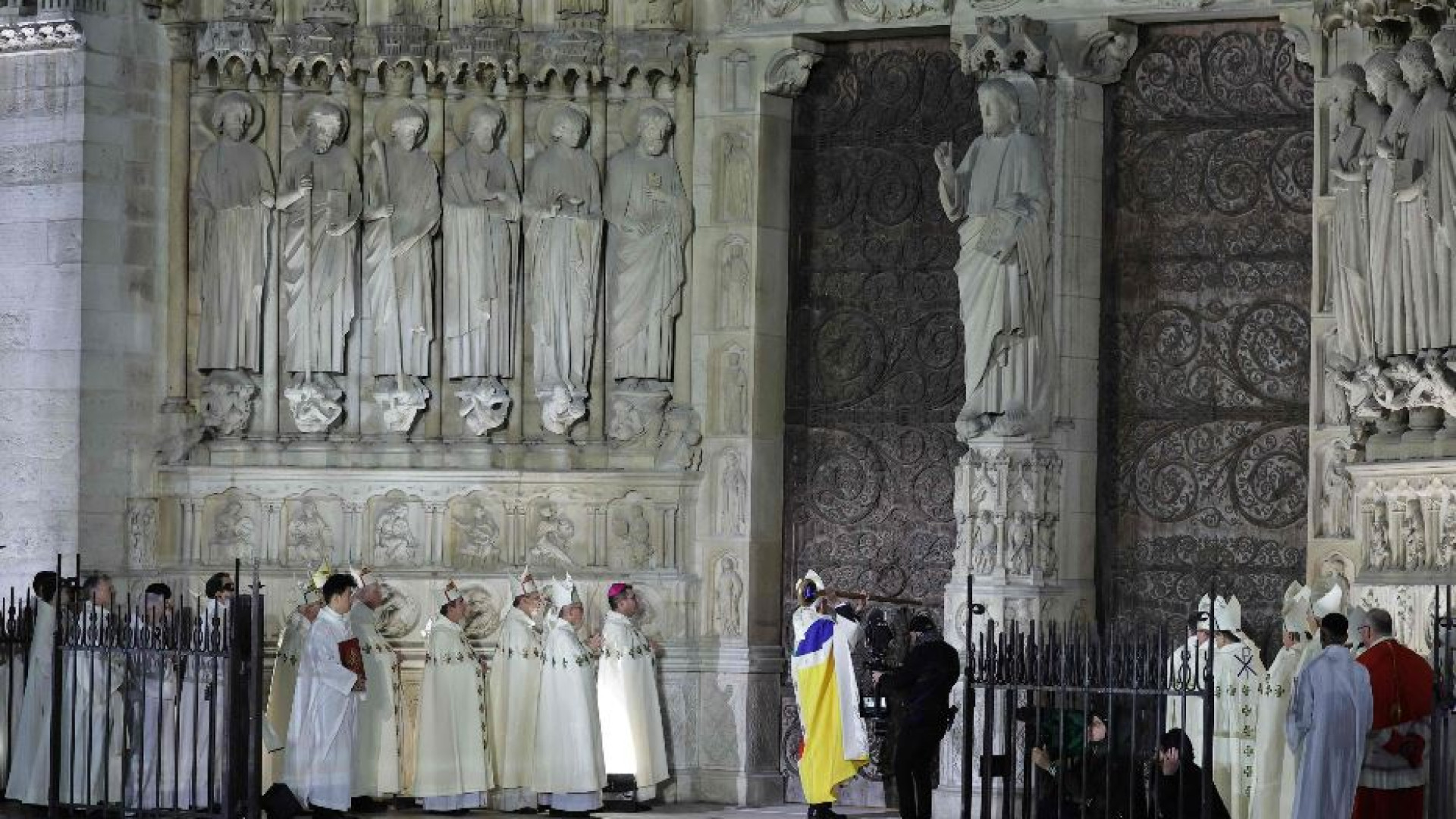 Notre-Dame ritorna ai parigini. Le parole del Papa, i grandi del mondo