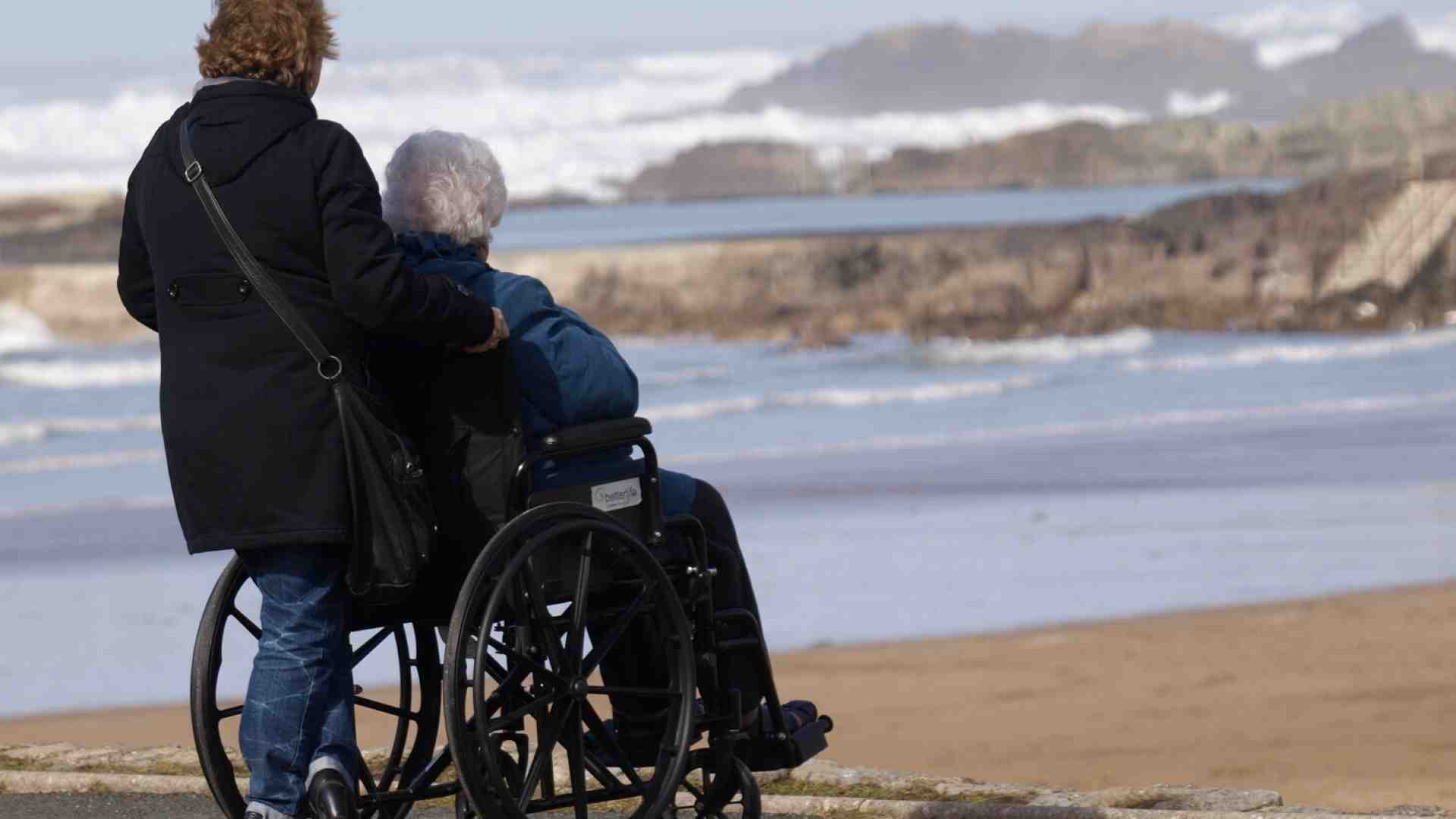 Storia “anticostituzionale” di un “caregiver familiare” e di altri 8 milioni come lui. Soli