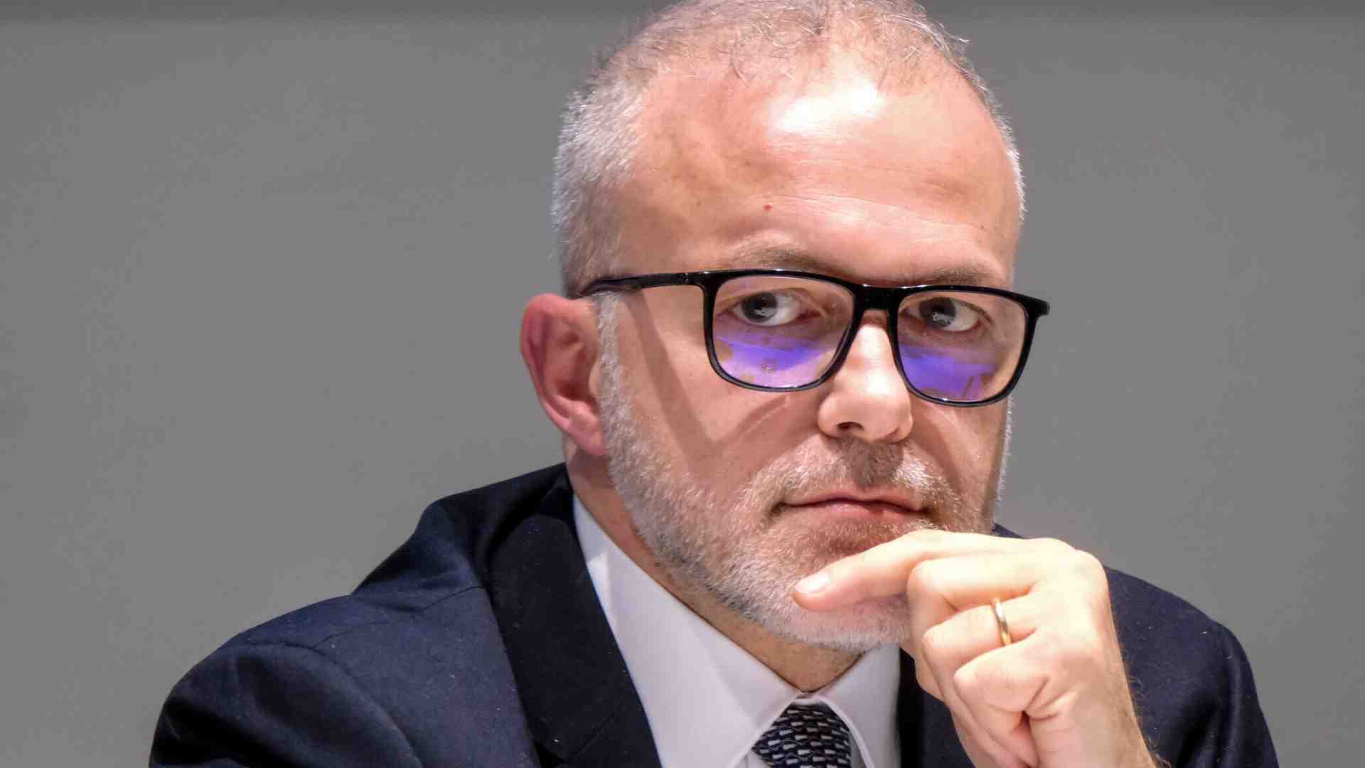 Ernesto Maria Ruffini può dimettersi dall'Agenzia delle Entrate. FdI è irritata: "Lasci"