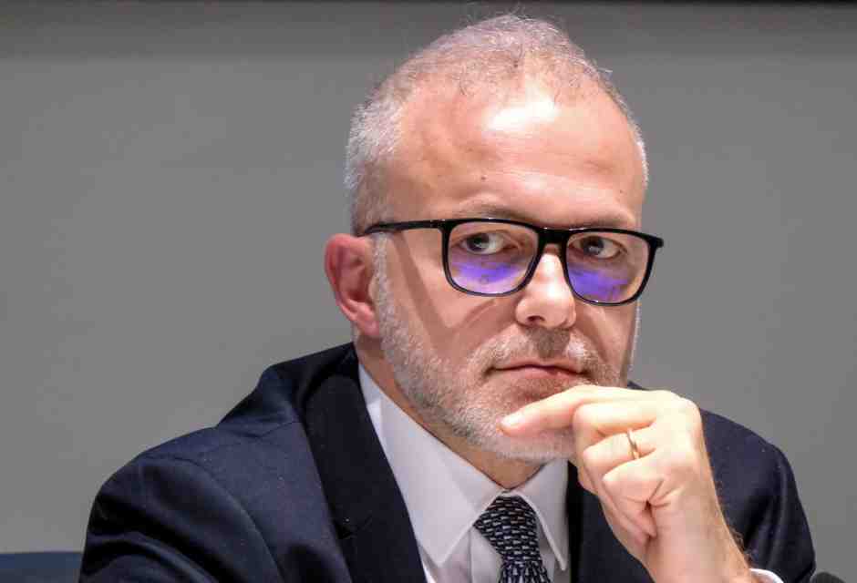 Ernesto Maria Ruffini può dimettersi dall'Agenzia delle Entrate. FdI è irritata: "Lasci"