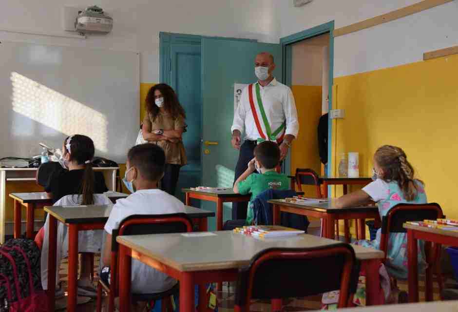 Il sindaco (leghista) di Alzano Lombardo: "Le multe ai No vax sono giuste: vanno rispettate"