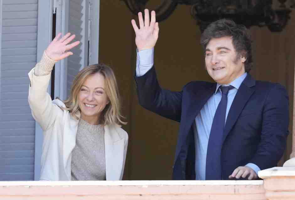 Il luddismo del governo Meloni spiegato con i taxi e una lezione di Milei