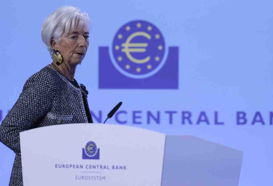 La Bce taglia poco. E la crescita? “Seguire le proposte di Draghi”