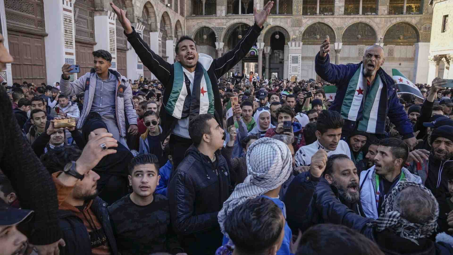 Dobbiamo dare fiducia ai siriani e a Hayat Tahrir al Sham, ci dice Pearlman