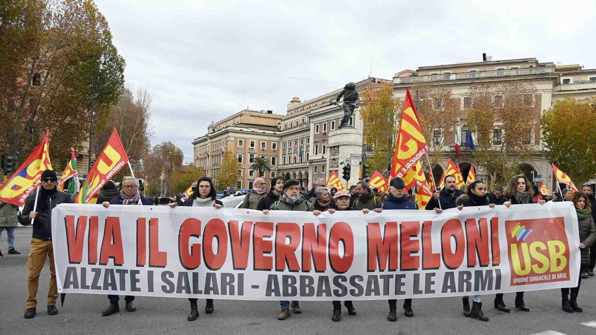 Lo sciopero del venerdì è il trionfo del caos: è la cobasissazione delle relazioni industriali