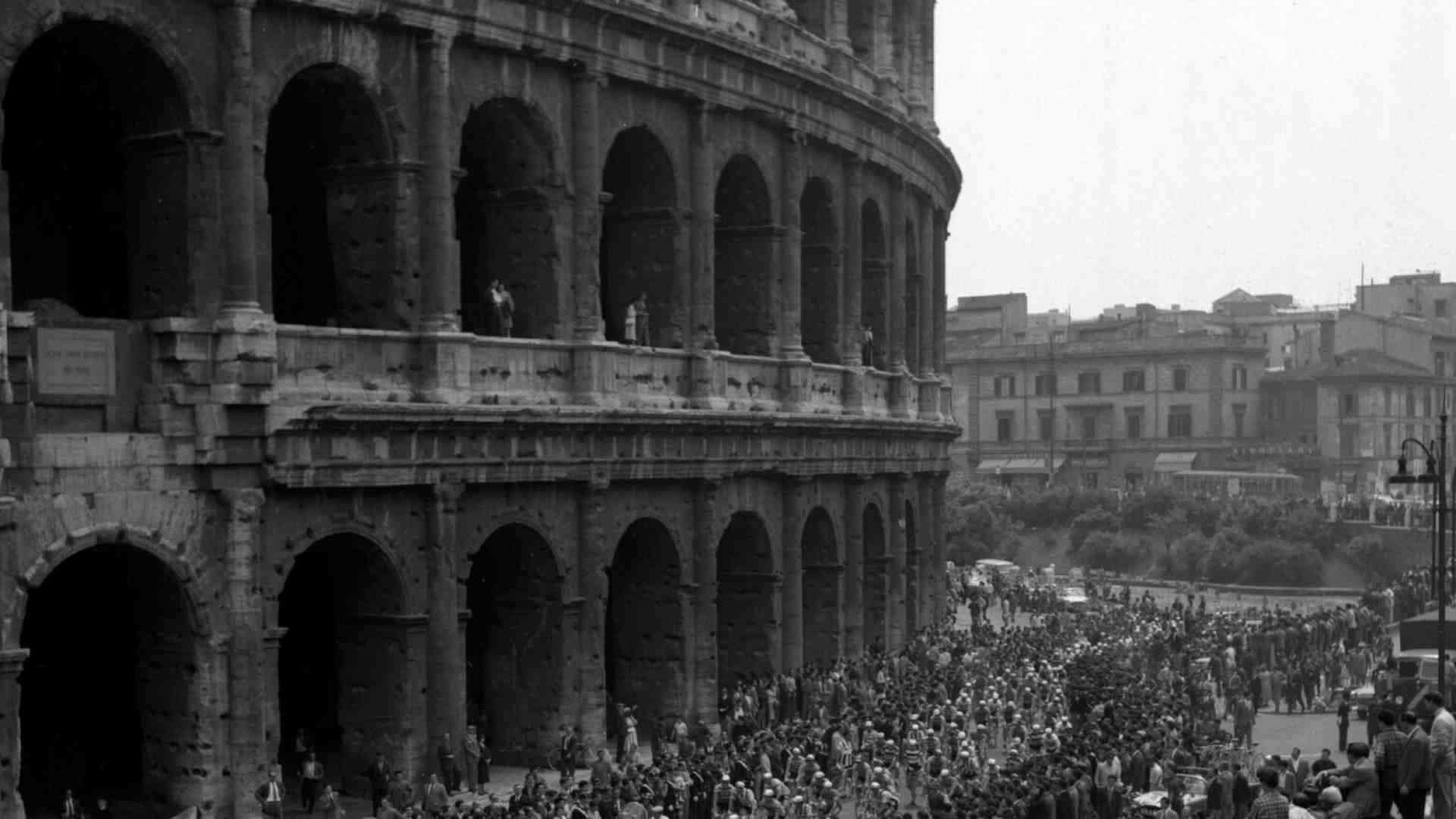 Roma è una palude psichica in cui ogni strategia razionale finisce per incagliarsi