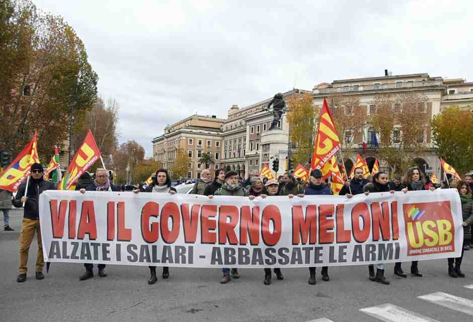 Lo sciopero del venerdì è il trionfo del caos: è la cobasissazione delle relazioni industriali