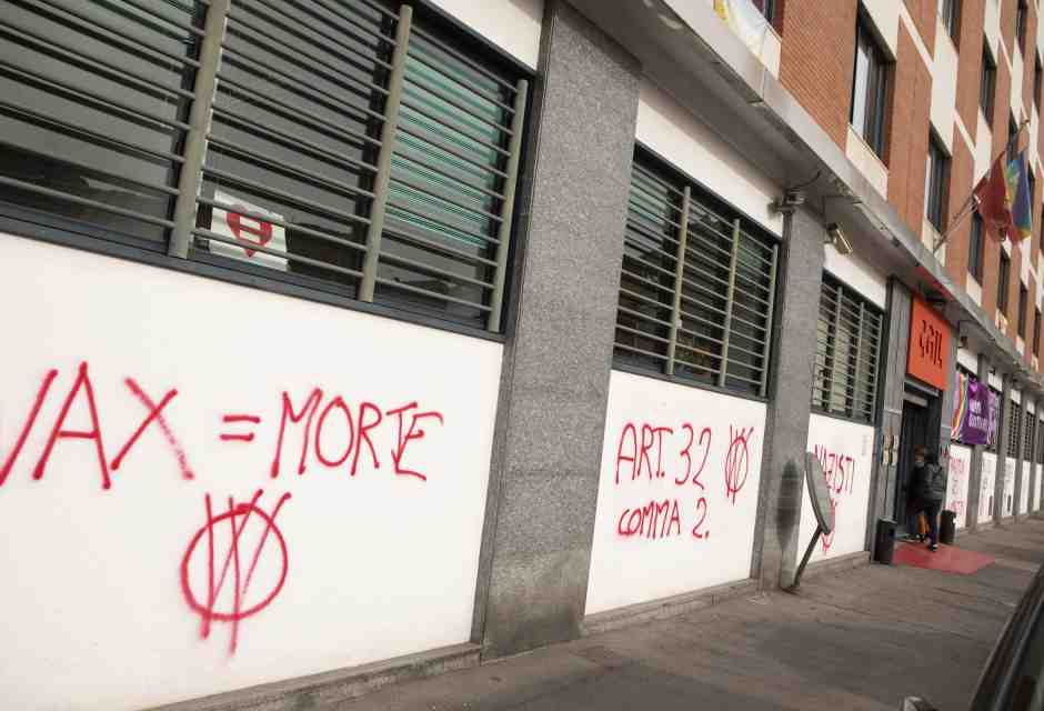 L’Italia dei furbi e dei fessi no Vax