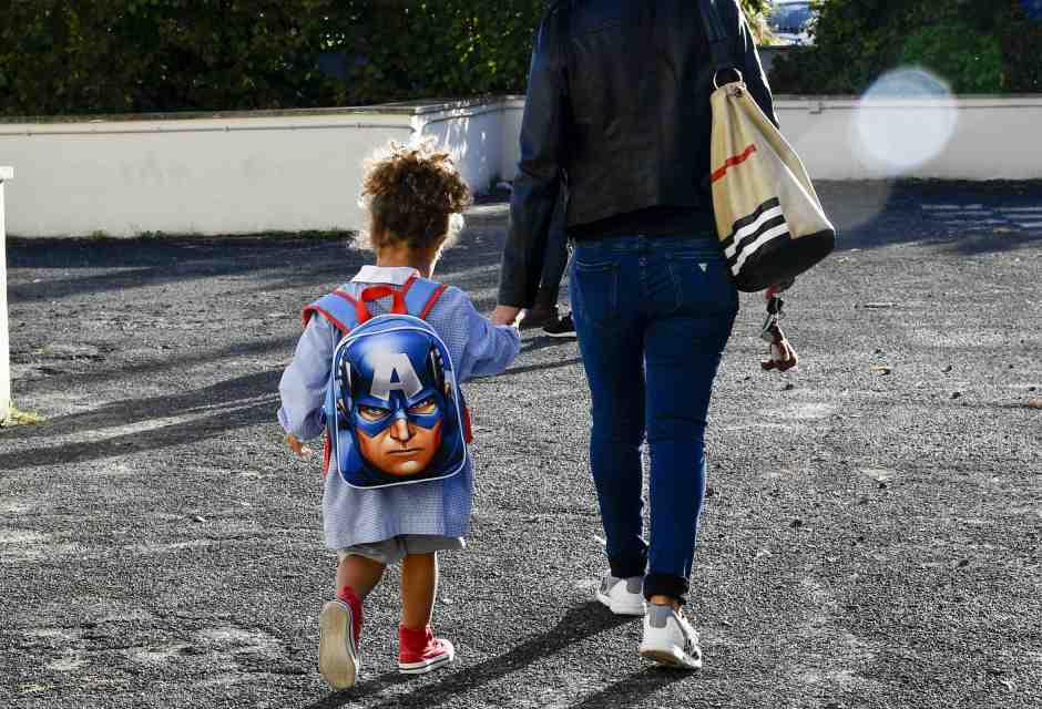 “Il Parini ti ha trasformata in una stronza”. Vita di figlia, lotta di madre