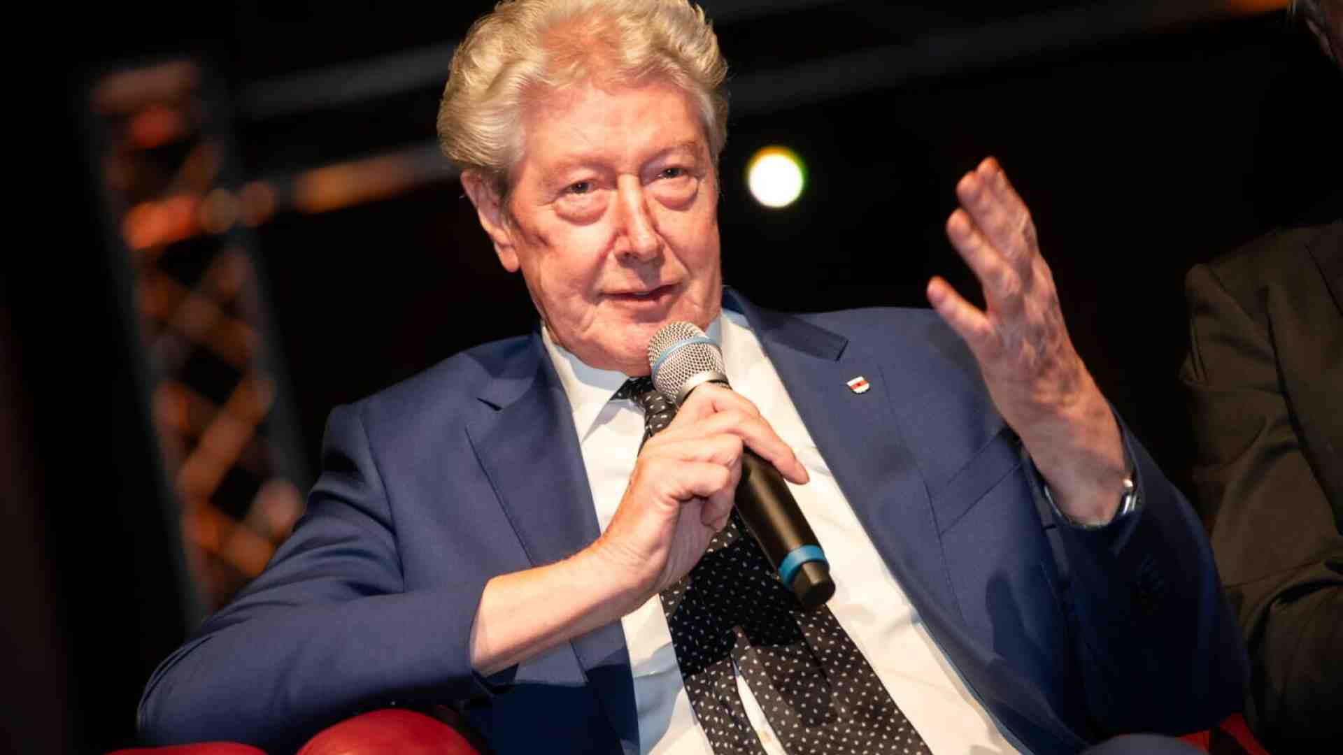 Renzo Caramaschi: “Dopo la pensione diventai sindaco e romanziere”