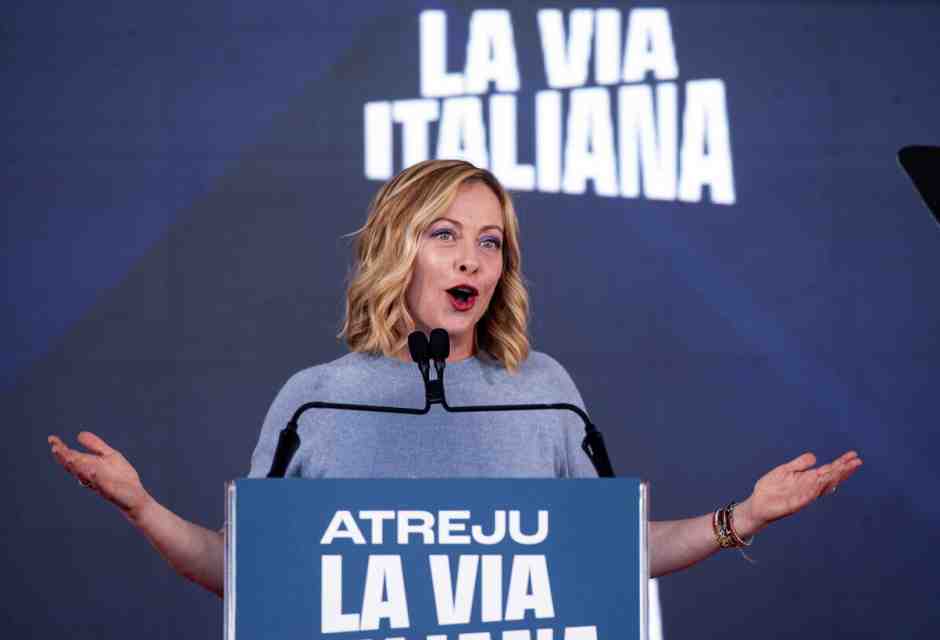 Meloni: "Rispondiamo con i fatti agli uccelli del malaugurio. I centri in Albania funzioneranno"