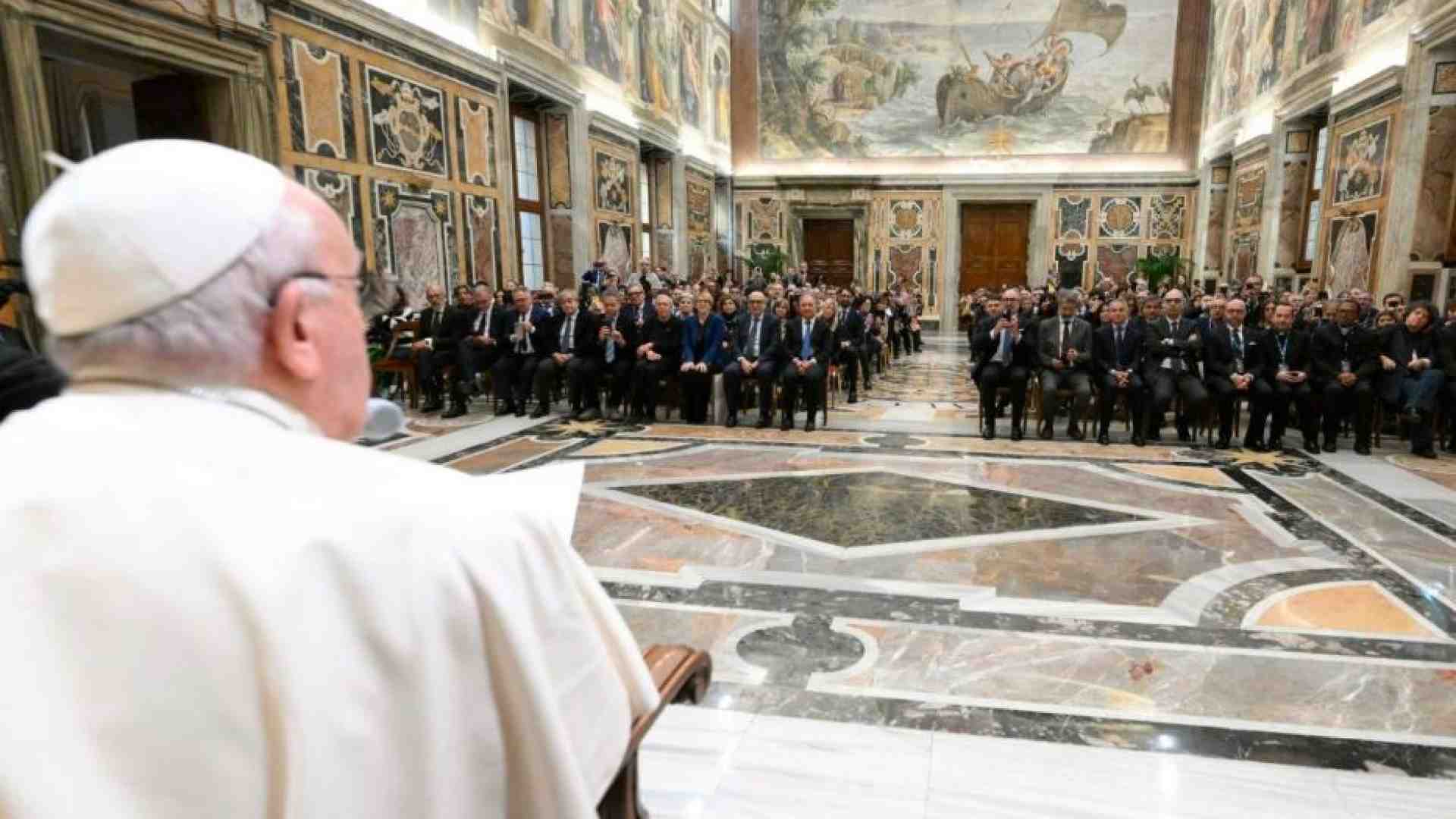 Il Papa chiede una finanza sana che non si serva di criteri usurai