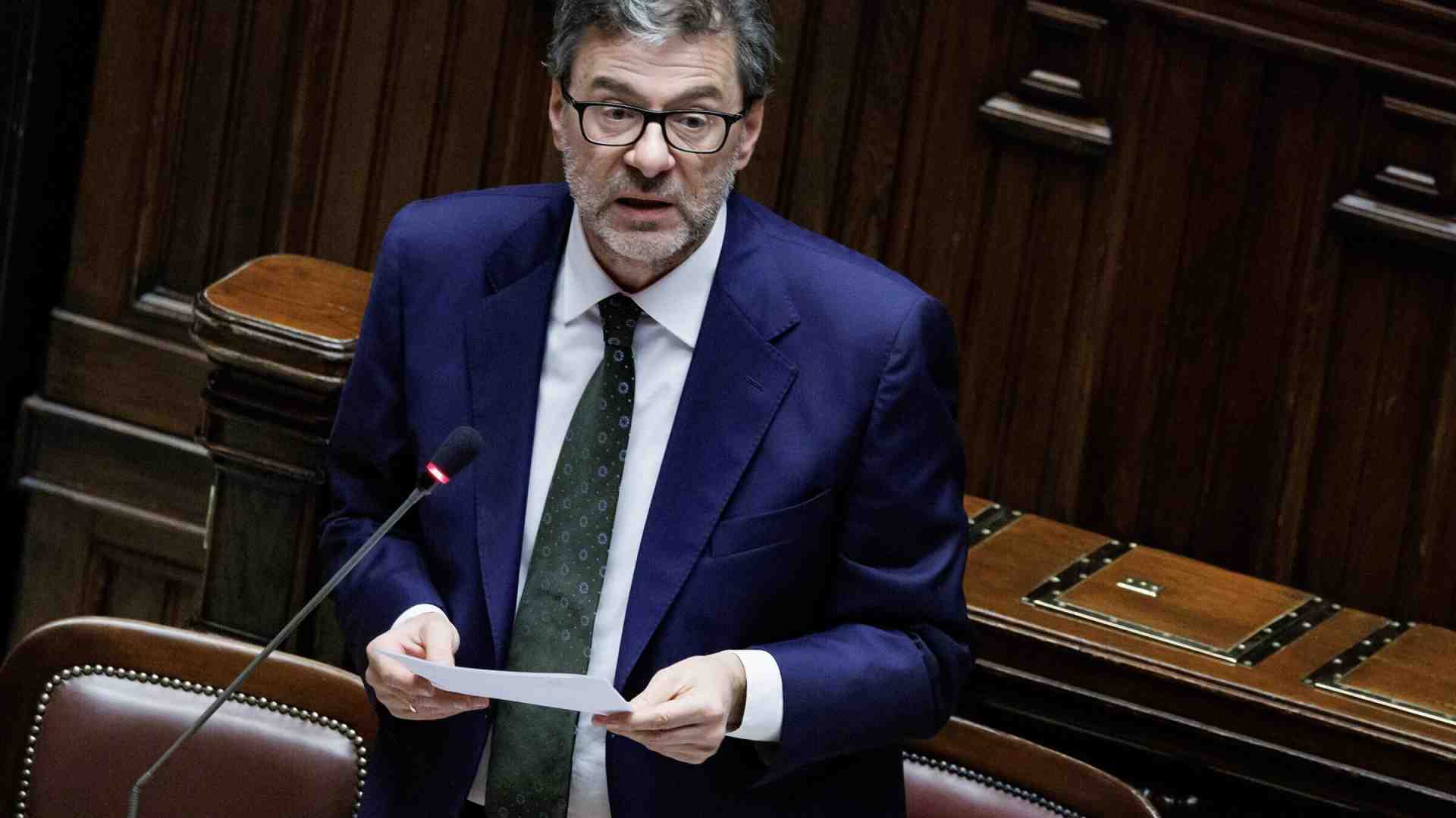 La manovra va avanti, ma la crisi dell'auto resta profonda