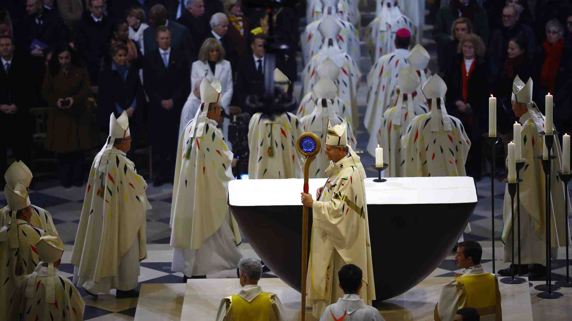 Le due Chiese. Parigi non val bene una messa per Papa Francesco