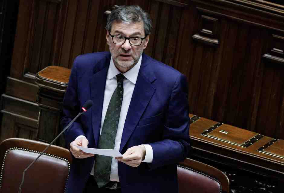 La manovra va avanti, ma la crisi dell'auto resta profonda