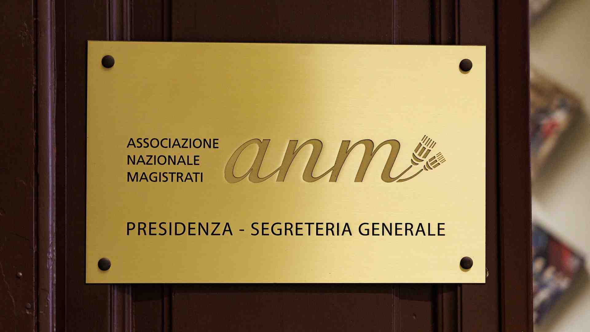 Il manifesto della non terzietà dell’Anm