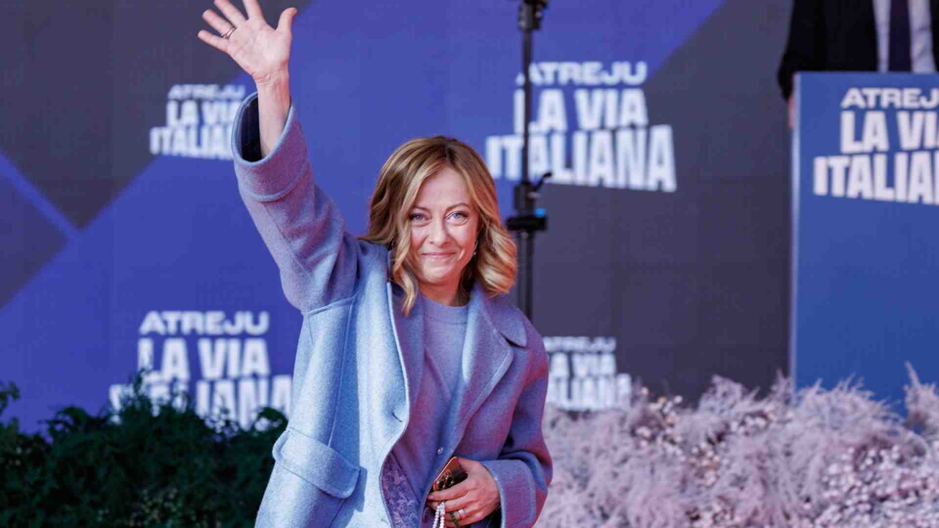 FdI sempre primo partito, scendono Pd e M5s. Gli italiani vogliono limiti per le Ong