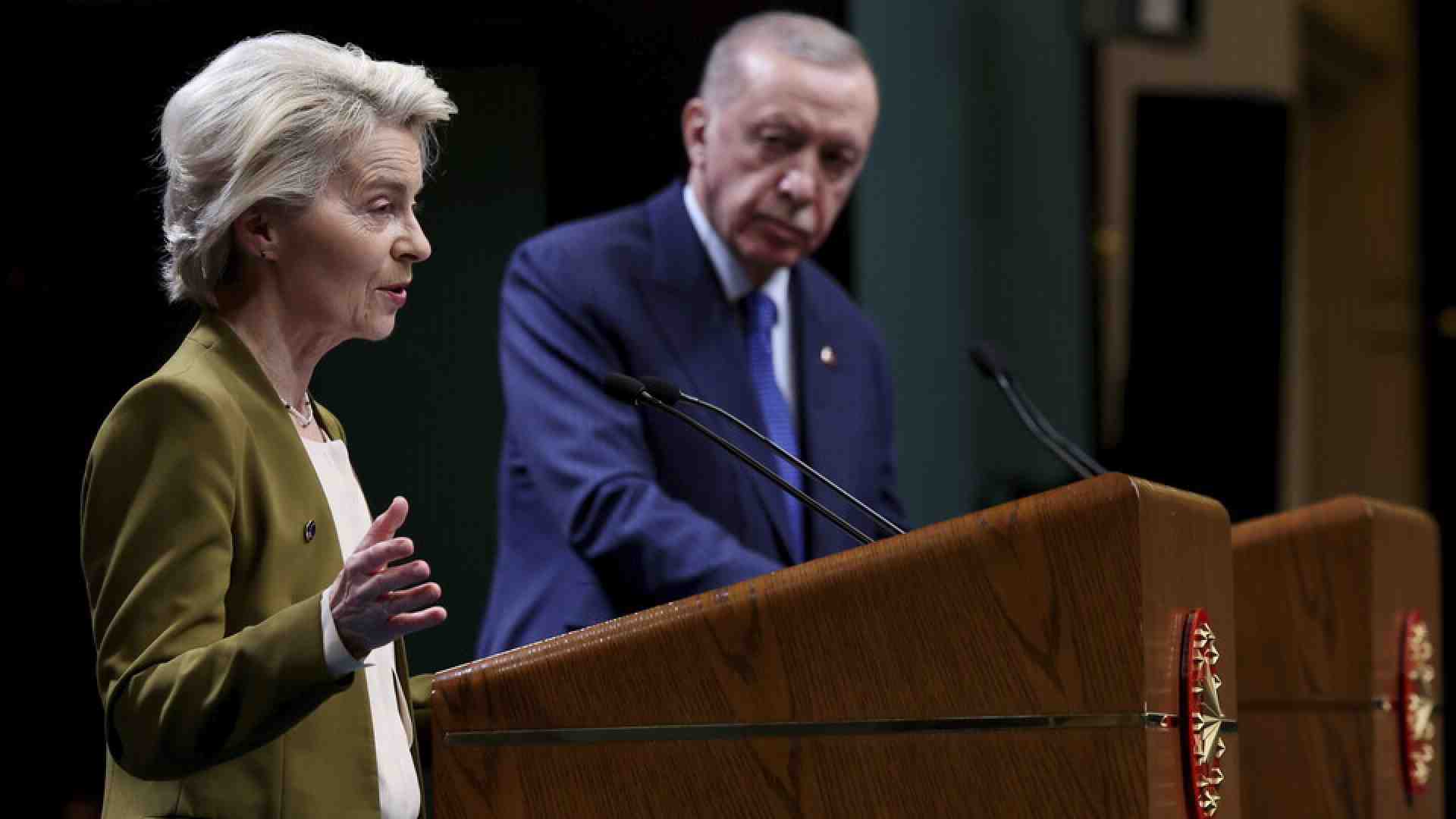 Il viaggio azzardato di von der Leyen in Turchia per discutere di Siria