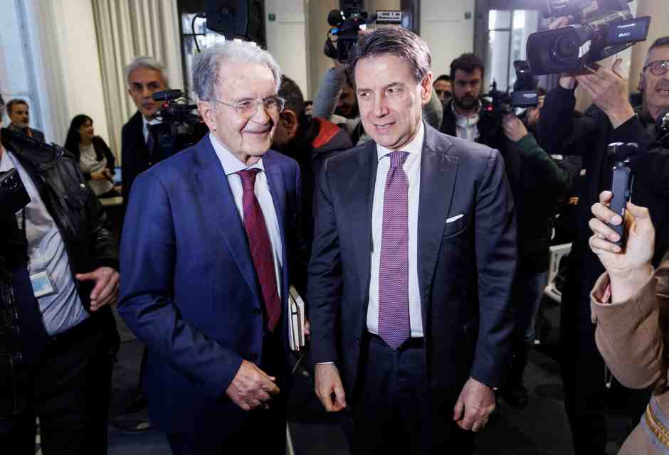 Il Pd discute di federatori: Conte disorientato, Prodi ha un’idea