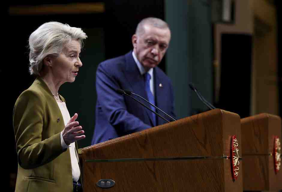 Il viaggio azzardato di von der Leyen in Turchia per discutere di Siria