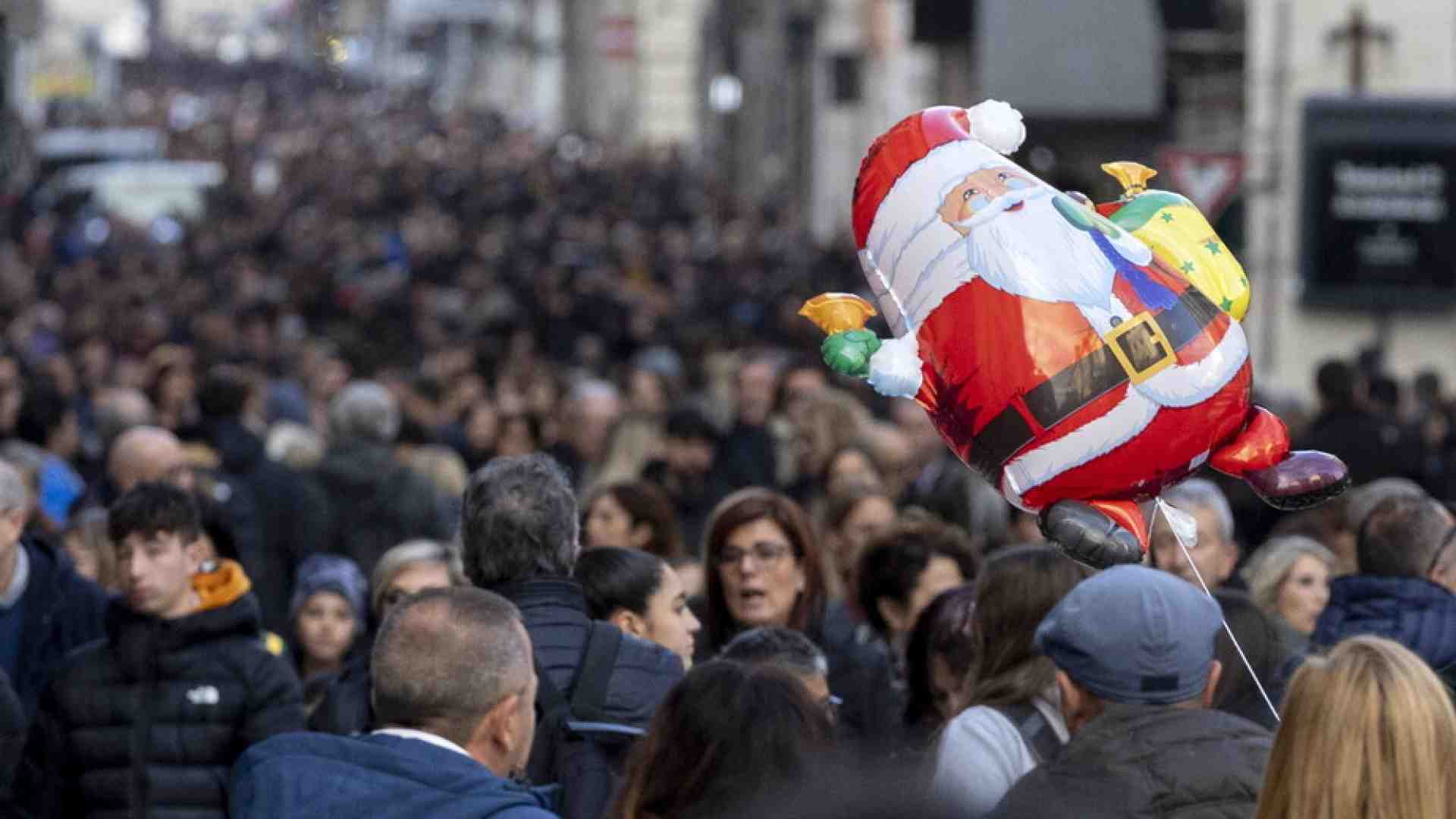 "Chiudere i negozi nei giorni di festa è contro la libertà d'impresa". Parla il capo di Confimprese
