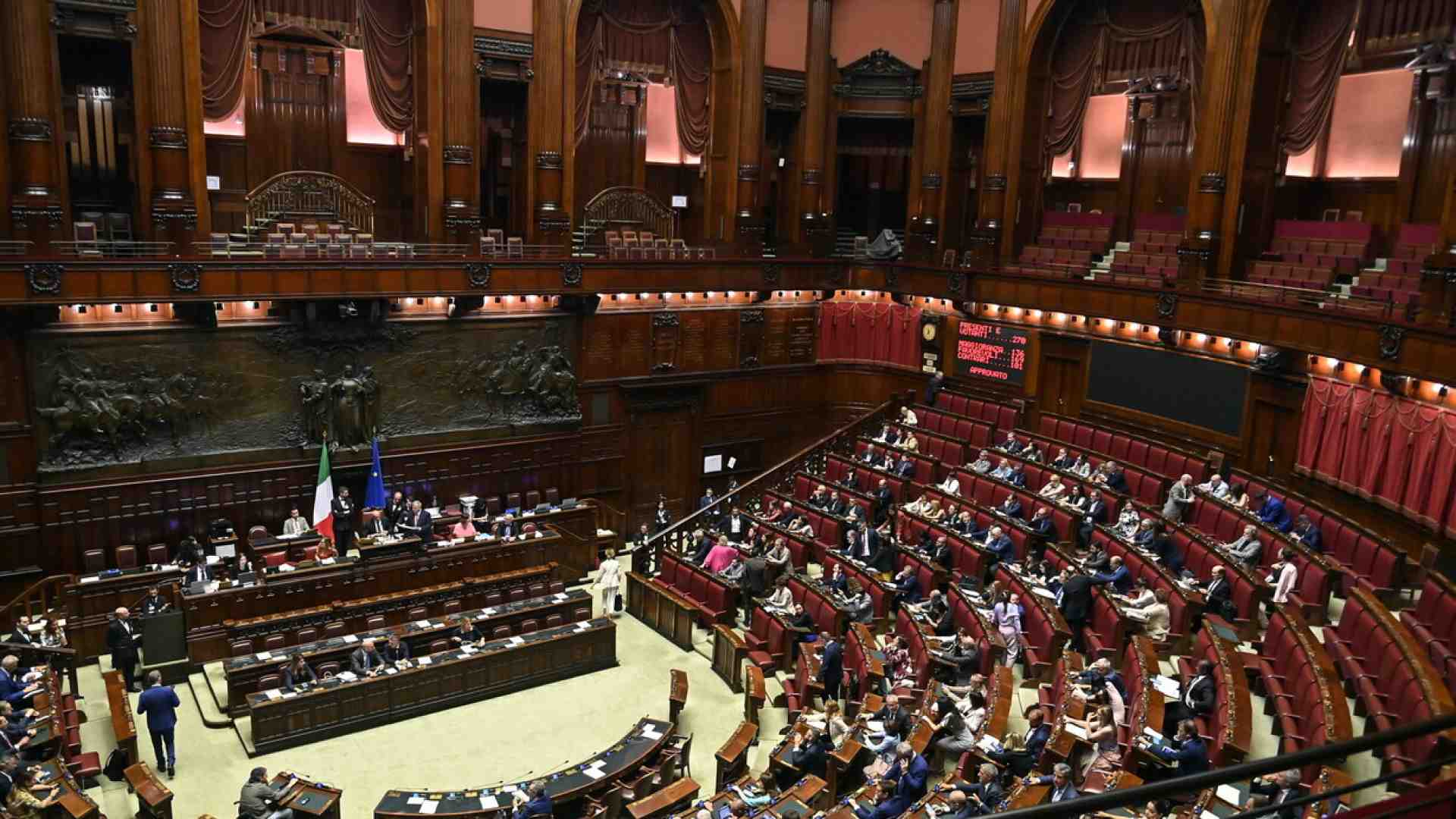 Birre, gelati e psicologi. La giostra degli emendamenti alla manovra