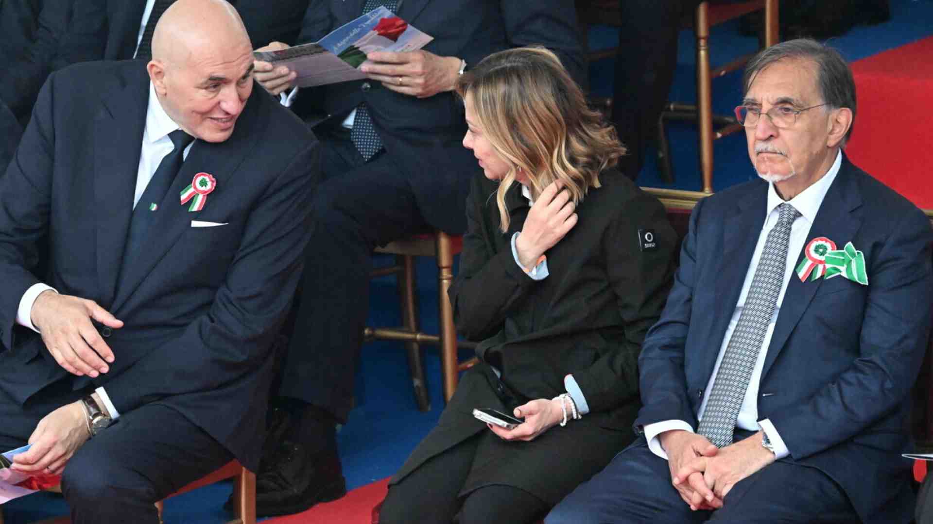 Il cortocircuito populista di Meloni sugli stipendi dei ministri. Giuli: "Il mio aumento? Lo donavo a Renzi"