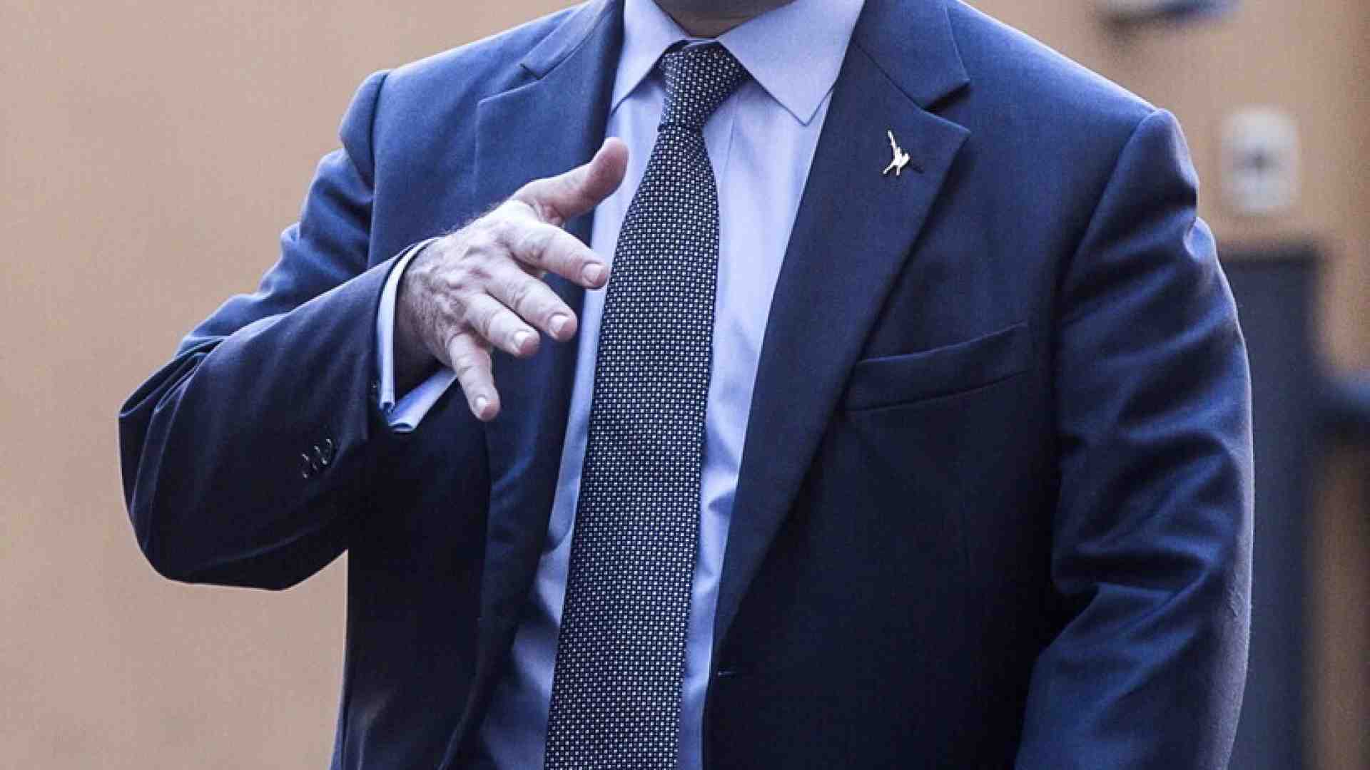 Il candido Candiani rovina la giornata a Meloni e offre spunti all'opposizione contro i treni di Salvini