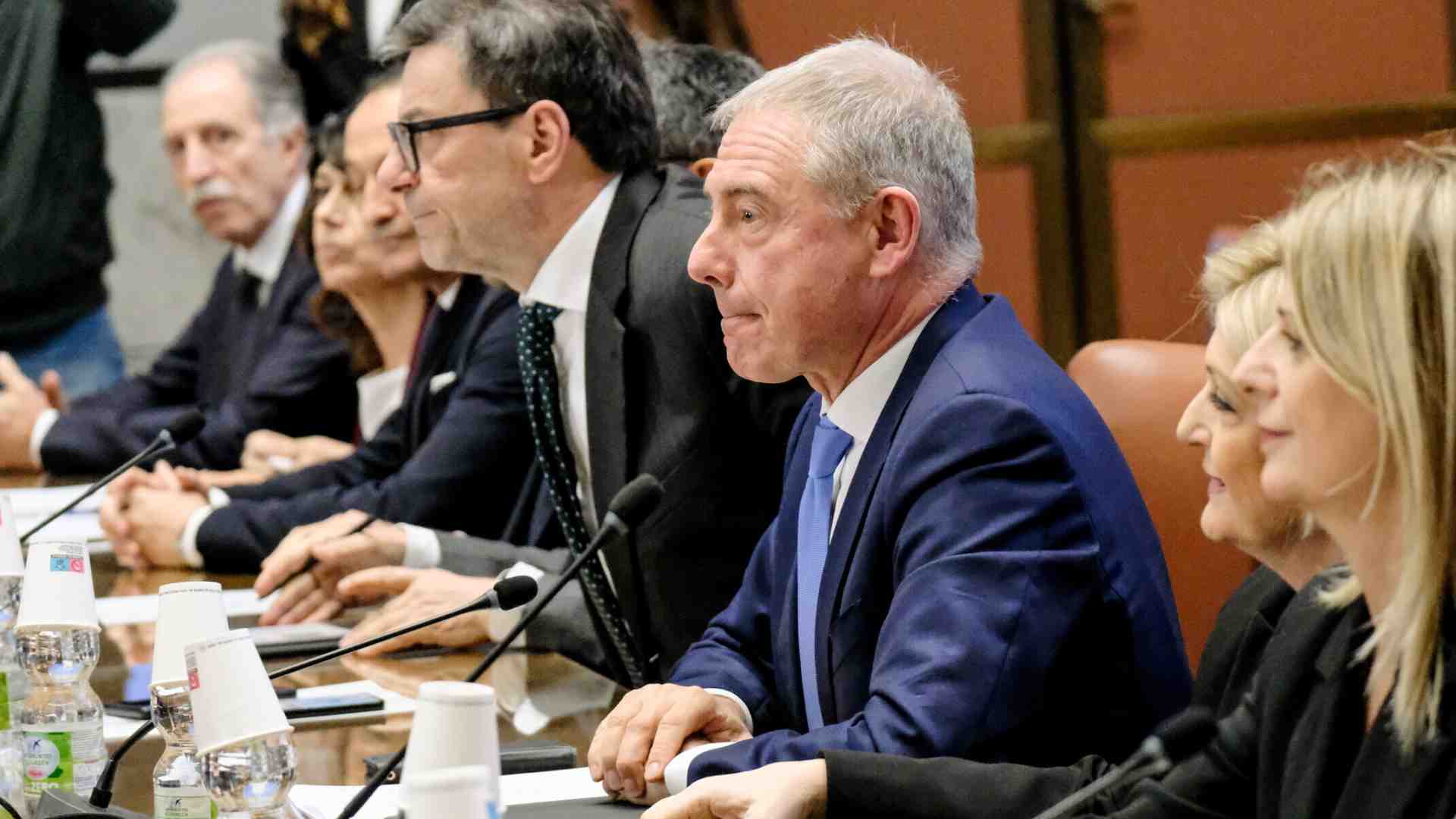 La pace Meloni-Stellantis. Investimenti, modelli, il piano piace al governo. Elkann pronto a presentarsi alla Camera