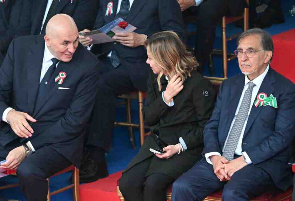 Il cortocircuito populista di Meloni sugli stipendi dei ministri. Giuli: "Il mio aumento? Lo donavo a Renzi"