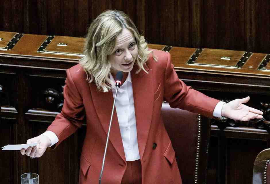 Meloni si allontana da Atreju e scopre che sull’Europa va d’accordo più con l’odiato Prodi che con l’alleato Salvini