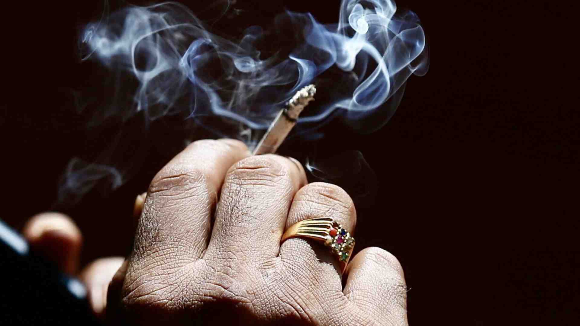 Guardare l’intolleranza nei confronti del fumo dall’alto dell’ultima sigaretta