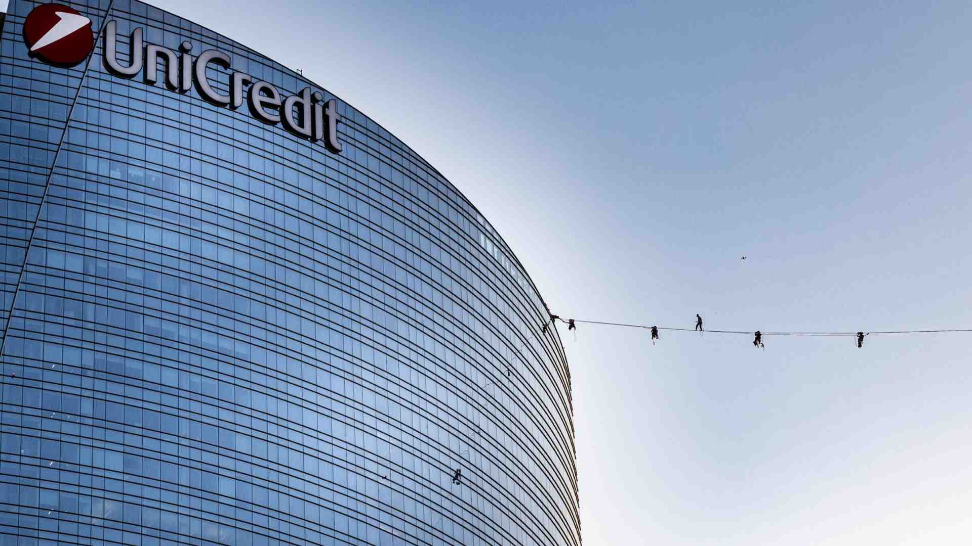 Unicredit prosegue la campagna estera su Commerzbank. Ma tiene aperto il fronte Bpm