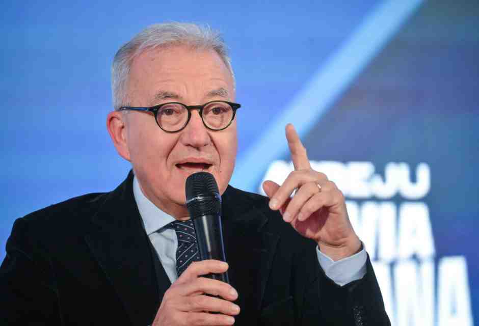 Mantovano: "Nominare i giudici della Corte prima del 20 gennaio? Bellissimo". Crosetto a Meloni: "Renzi può distruggere"