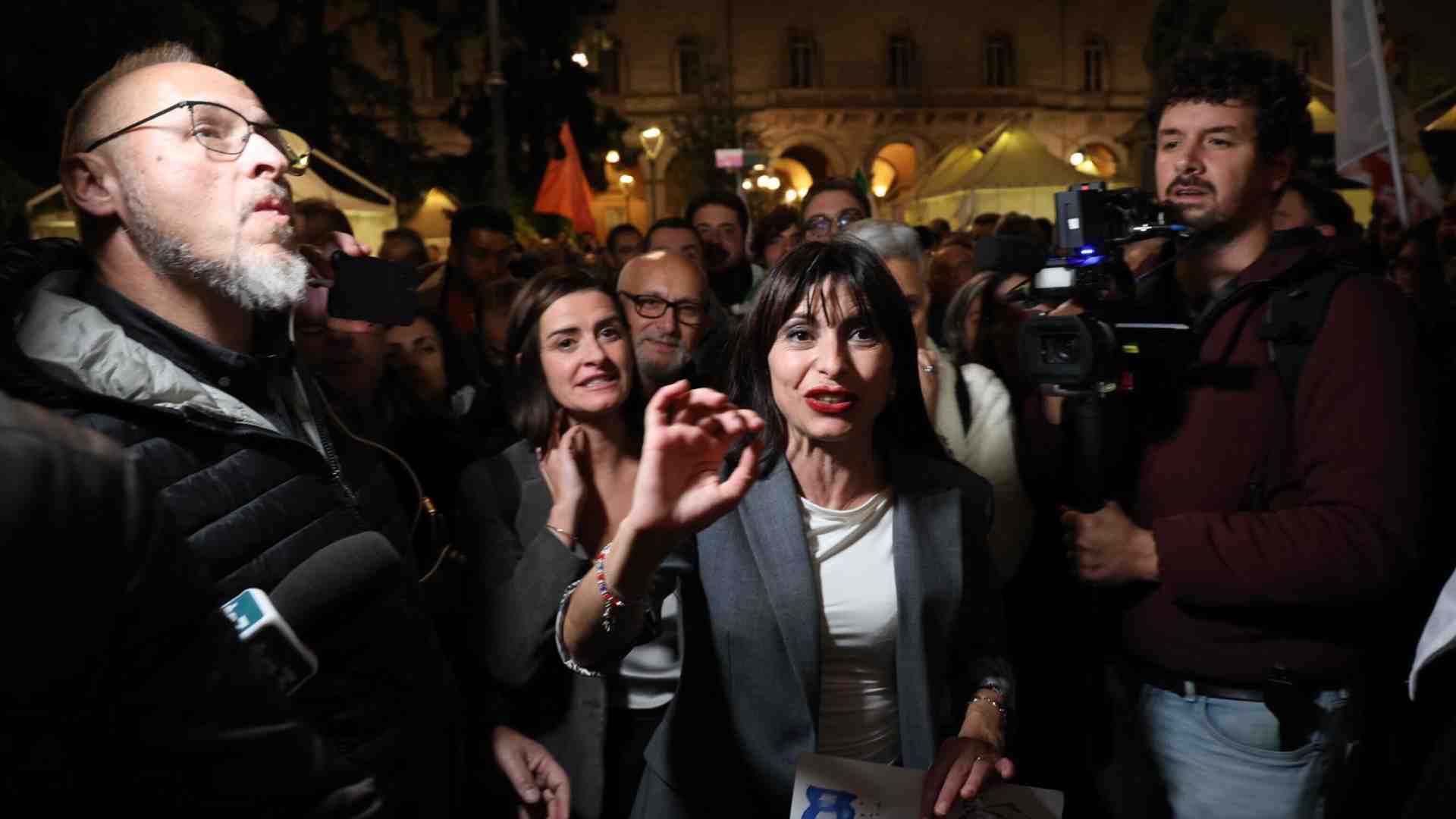 Assessore alla resa. Barcaioli, nominato nella giunta umbra, predica il no alle armi. E attacca “Israele stato terrorista”