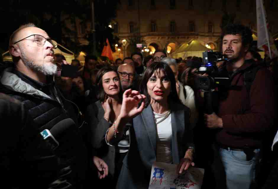 Assessore alla resa. Barcaioli, nominato nella giunta umbra, predica il no alle armi. E attacca “Israele stato terrorista”